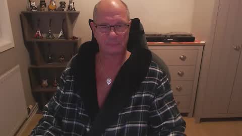 Snapshot of oldveteranuk chatting on 09.12.25 oldveteranuk online show from 09.12.25