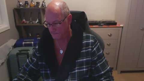 Snapshot of oldveteranuk chatting on 09.17.25 oldveteranuk online show from 09.17.25