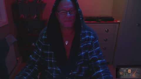 Snapshot of oldveteranuk chatting on 10.28.25 oldveteranuk online show from 10.28.25