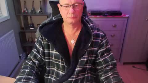 Snapshot of oldveteranuk chatting on 02.15.26 oldveteranuk online show from 02.15.26