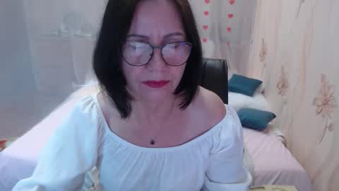 Snapshot of olgahottie chatting on 10.22.25 OlgaHottie online show from 10.22.25