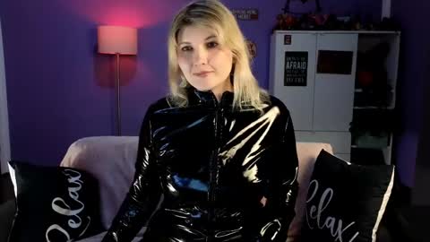 OliSunny Olivia online show from 05.07.26