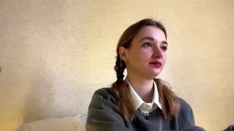 Olivia here online show from 09.26.25