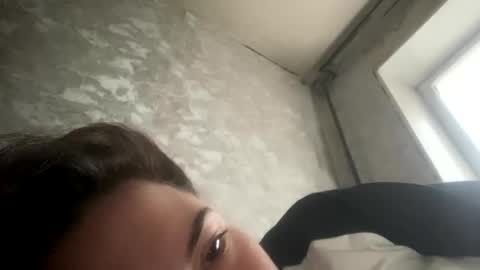 Snapshot of olivepeach chatting on 12.03.24 Oil online show from 12.03.24