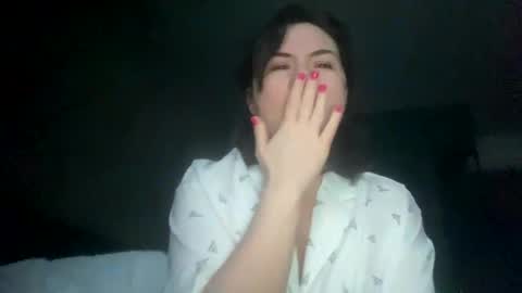 Snapshot of olivepeach chatting on 02.10.25 Oil online show from 02.10.25