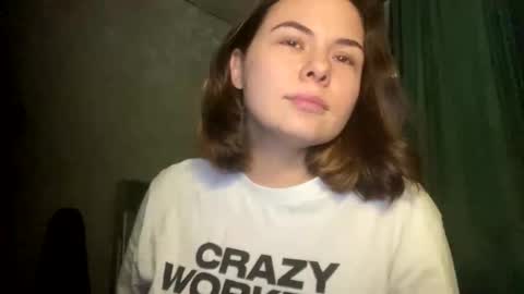 Snapshot of olivepeach chatting on 10.29.25 Oil online show from 10.29.25