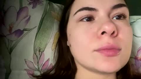 Snapshot of olivepeach chatting on 11.05.25 Oil online show from 11.05.25