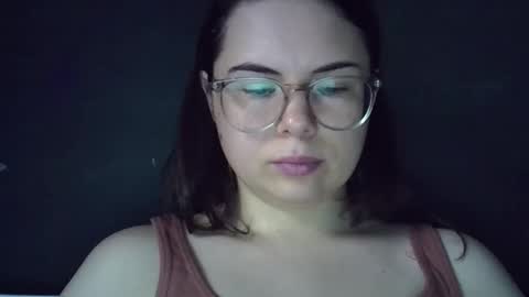 Snapshot of olivepeach chatting on 06.10.26 Oil online show from 06.10.26