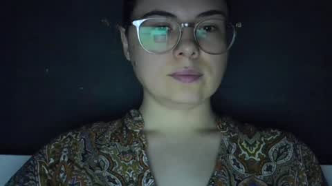 Snapshot of olivepeach chatting on 06.15.26 Oil online show from 06.15.26