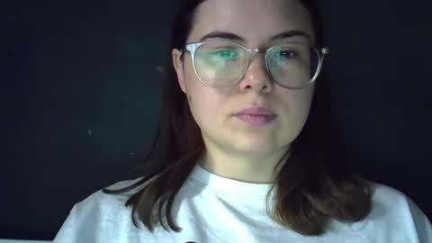 Snapshot of olivepeach chatting on 06.24.26 Oil online show from 06.24.26