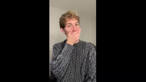 Snapshot of oliver_beck chatting on 12.04.24 Oliver Beck online show from 12.04.24