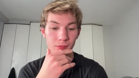 Snapshot of oliver_beck chatting on 12.06.24 Oliver Beck online show from 12.06.24