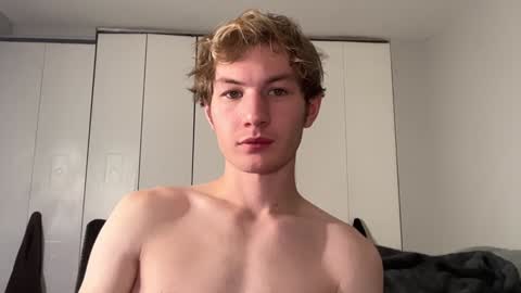 Snapshot of oliver_beck chatting on 12.10.24 Oliver Beck online show from 12.10.24