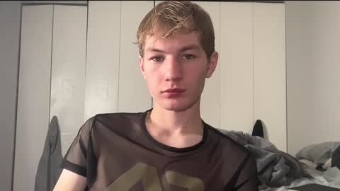 Snapshot of oliver_beck chatting on 12.16.24 Oliver Beck online show from 12.16.24