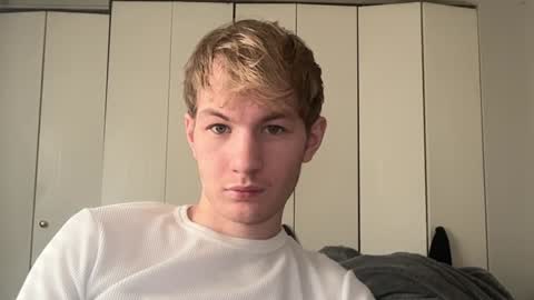 Snapshot of oliver_beck chatting on 12.20.24 Oliver Beck online show from 12.20.24