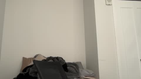 Snapshot of oliver_beck chatting on 01.07.25 Oliver Beck online show from 01.07.25