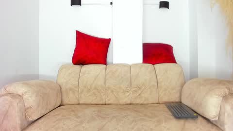 Snapshot of oliver_kooper chatting on 12.29.24 OLIVER online show from 12.29.24