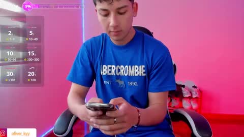 Snapshot of oliver_kyy chatting on 10.20.25 oliveeer online show from 10.20.25