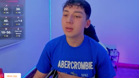 Snapshot of oliver_kyy chatting on 11.12.25 oliveeer online show from 11.12.25