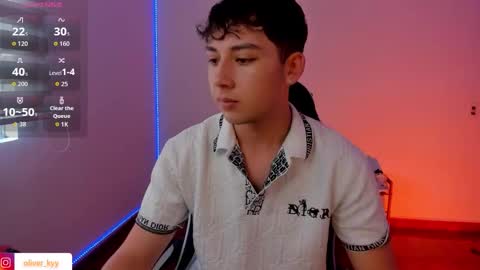 Snapshot of oliver_kyy chatting on 11.13.25 oliveeer online show from 11.13.25