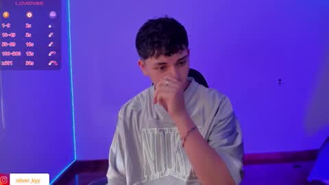 Snapshot of oliver_kyy chatting on 12.13.25 oliveeer online show from 12.13.25