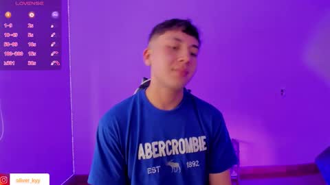 Snapshot of oliver_kyy chatting on 12.19.25 oliveeer online show from 12.19.25