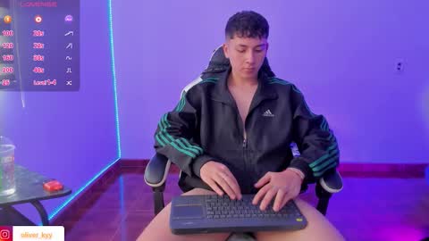 Snapshot of oliver_kyy chatting on 12.22.25 oliveeer online show from 12.22.25