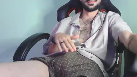 Snapshot of olivereff chatting on 02.15.25 Oliver online show from 02.15.25