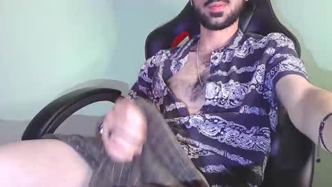 Snapshot of olivereff chatting on 11.15.25 Oliver online show from 11.15.25