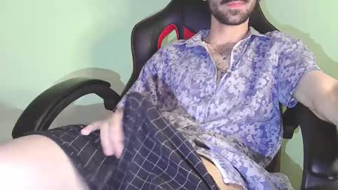 Snapshot of olivereff chatting on 02.05.26 Oliver online show from 02.05.26