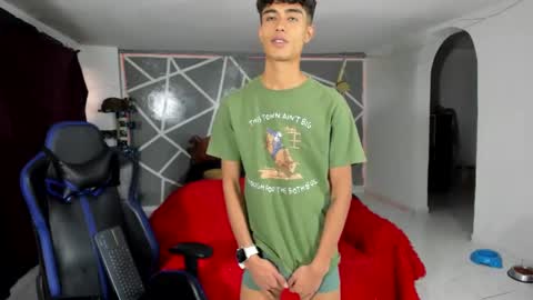 oliverhot2005 online show from 01.31.25