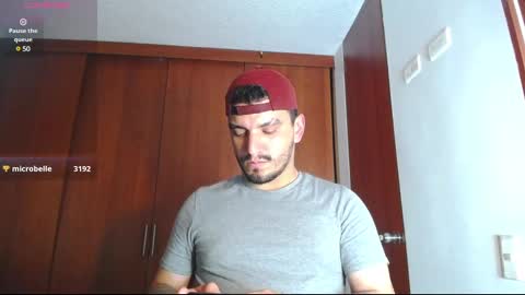 Snapshot of olivervitale chatting on 01.12.25 Oliver online show from 01.12.25