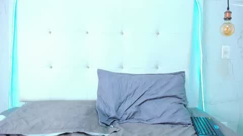 Snapshot of olivia_bunny52 chatting on 11.26.25 olivia online show from 11.26.25