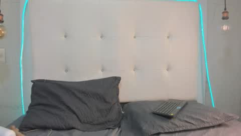 Snapshot of olivia_bunny52 chatting on 12.01.25 olivia online show from 12.01.25