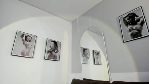 Olivia Collins online show from 05.05.26