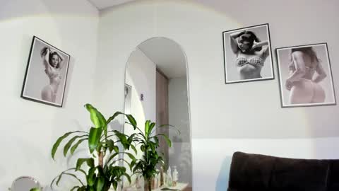 Olivia Collins online show from 05.07.26