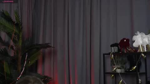 Snapshot of olivia_devis chatting on 03.19.26 SaraConor online show from 03.19.26