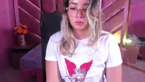 Snapshot of olivia_fox69 chatting on 04.10.26 OLIVIA online show from 04.10.26