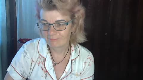 Olivia Mia online show from 07.12.26
