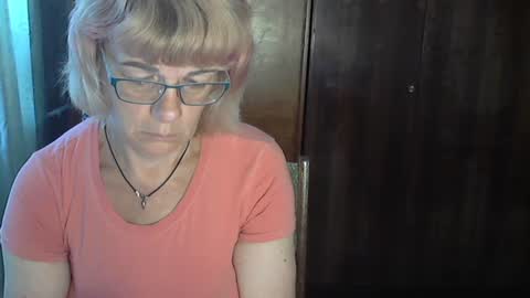 Olivia Mia online show from 08.03.26