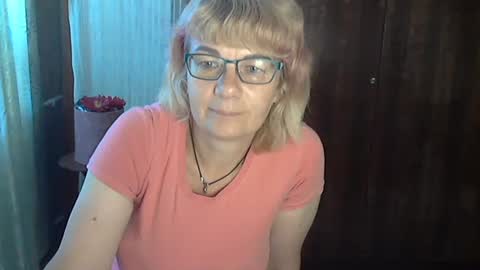 Olivia Mia online show from 08.03.26