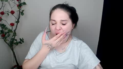 Snapshot of olivia_red_ chatting on 05.25.26 Olivia online show from 05.25.26