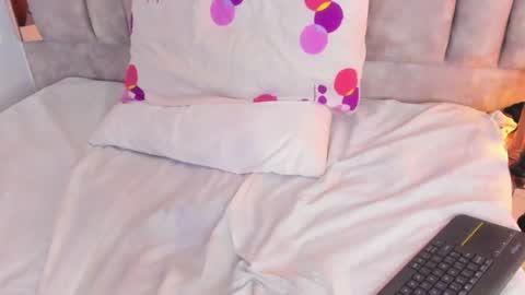 Olivia Evangelista online show from 12.24.24