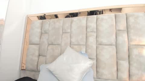 Olivia Evangelista online show from 02.11.25