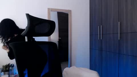 oliviaaa__ online show from 01.03.25