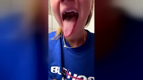 Snapshot of oliviaaraee chatting on 01.10.26 oliviaaraee online show from 01.10.26