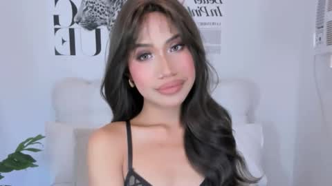 Snapshot of oliviaarmani chatting on 12.22.25 Olivia online show from 12.22.25