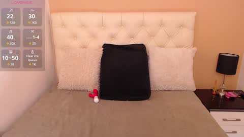 Snapshot of oliviaburningmilf chatting on 12.09.24 Olivia Burning online show from 12.09.24