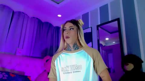 oliviahot01 online show from 06.11.26