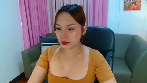 oliviahutton online show from 05.11.26